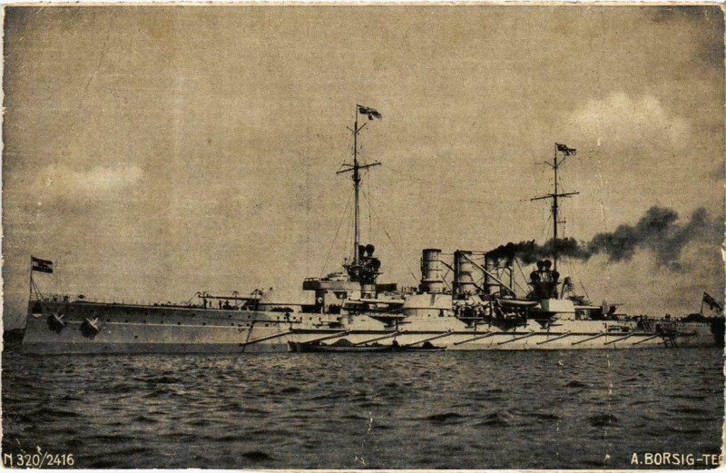 Carte postale ancienne Vaisseau de guerre Helgoland Ships