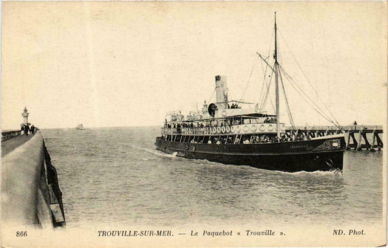 Carte postale ancienne Trouville sur Mer - Le Paquebot Trouville Ships