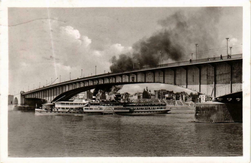 Carte postale ancienne Bonn - Neue Rheinbrücke Ships