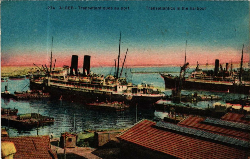 Carte postale ancienne Alger - Transatlantique au port Ships