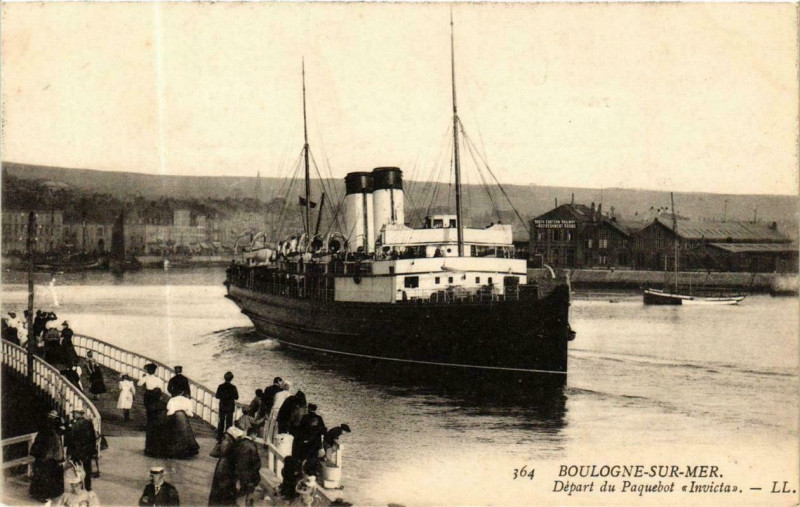 Carte postale ancienne Boulogne sur Mer - Depart du Paquebot Invicta Ships