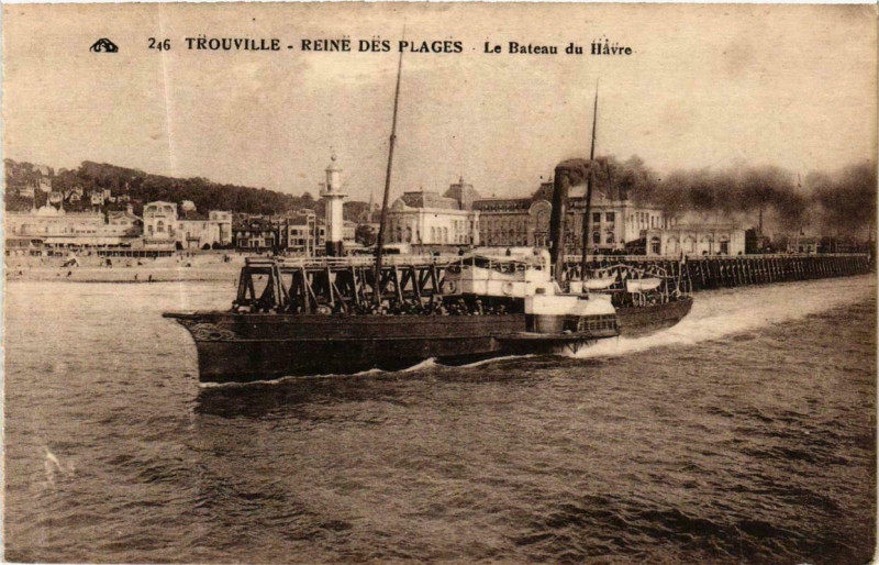 Carte postale ancienne Trouville - Le Bateau du Havre Ships