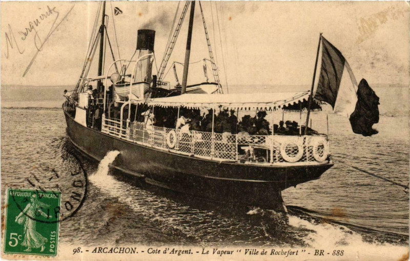 Carte postale ancienne Arcachon - Le Vapeur Ville de Rochefort Ships