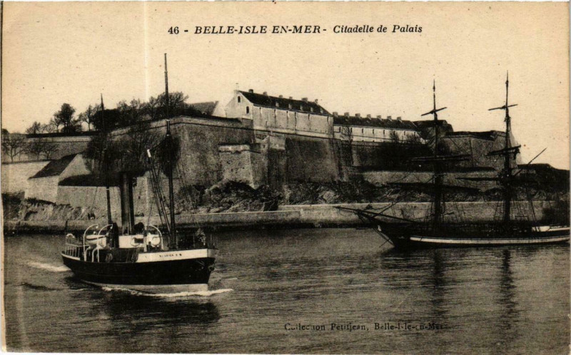 Carte postale ancienne Belle Isle En Mer - Citadelle de Palais Ships