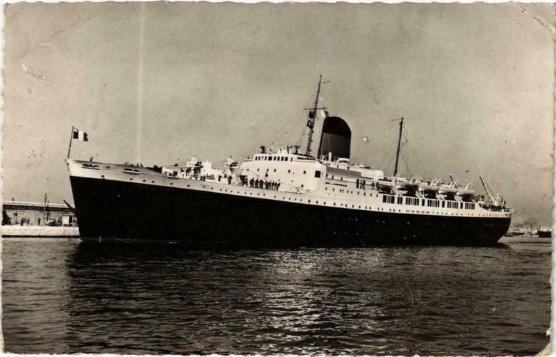 Carte postale ancienne Ville de Tunis Lignes de Mediterranée. Ships