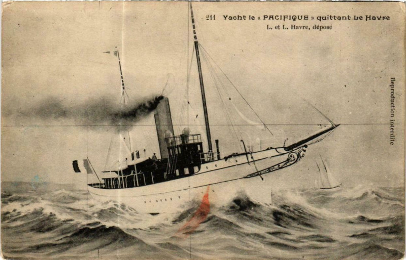 Carte postale ancienne Yacht le 'Pacifique' quittant Le Havre Ships
