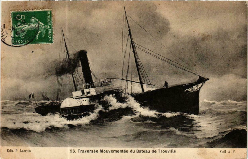 Carte postale ancienne Traversée Mouvementée du Bateau de Trouville Ships
