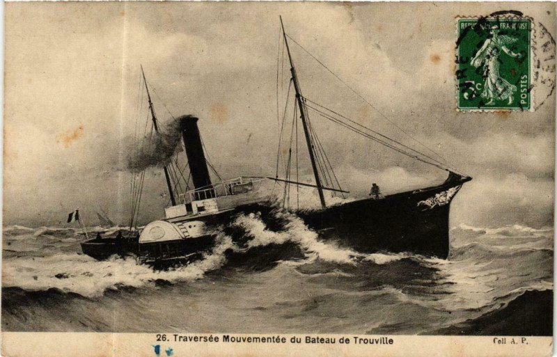 Carte postale ancienne Traversée Mouvementée du Bateau de Trouville Ships