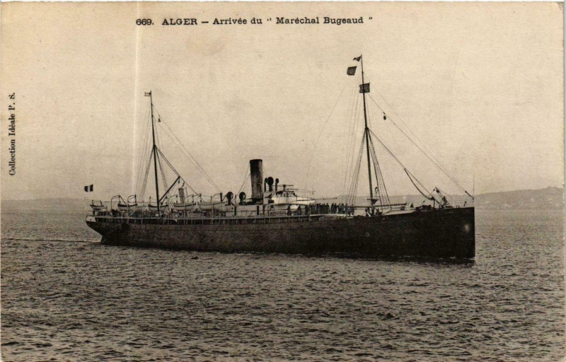 Carte postale ancienne Alger - Arrivée du 'Marechal Bugeaud' Ships