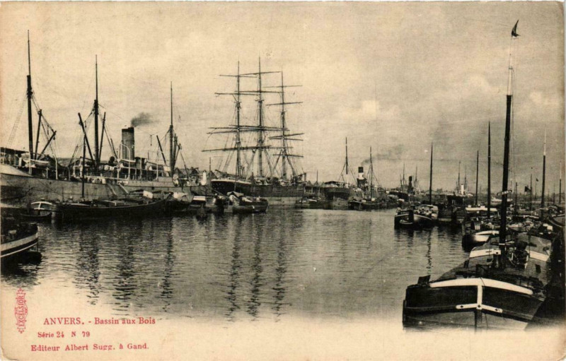 Carte postale ancienne Anvers Bassin aux Bois Ships