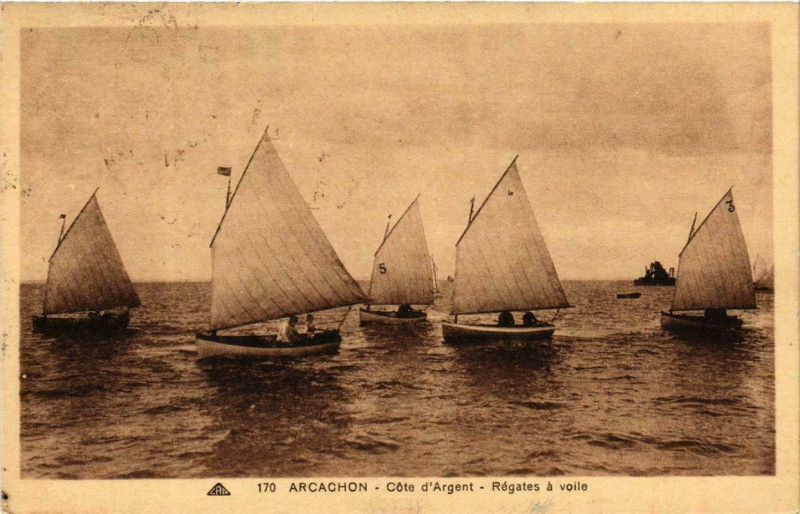 Carte postale ancienne Arcachon Cote d'Argent Regates a voile Ships