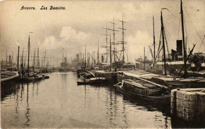 Carte postale ancienne Anvers Les Bassins Ships