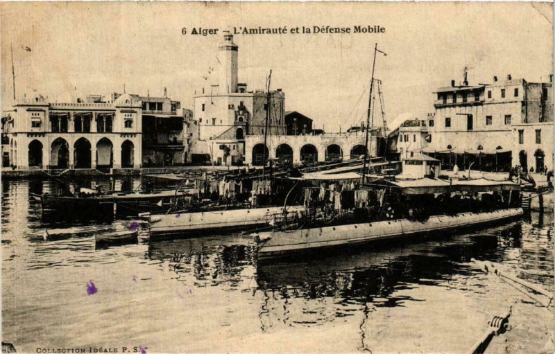 Carte postale ancienne Alger L'Amiraute et la Defense Mobile Ships