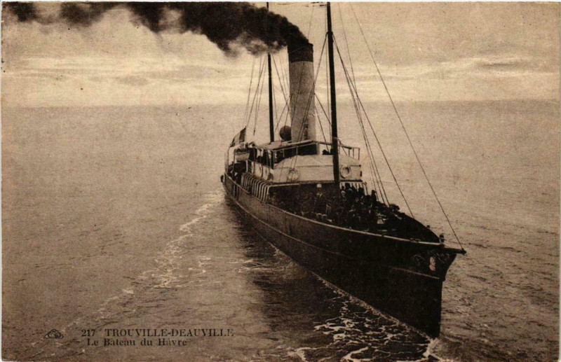 Carte postale ancienne Trouville Deauville Le Bateau du Havre Ships
