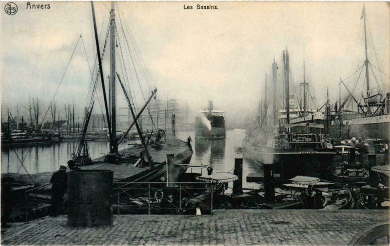 Carte postale ancienne Anvers Les Bassins Ships