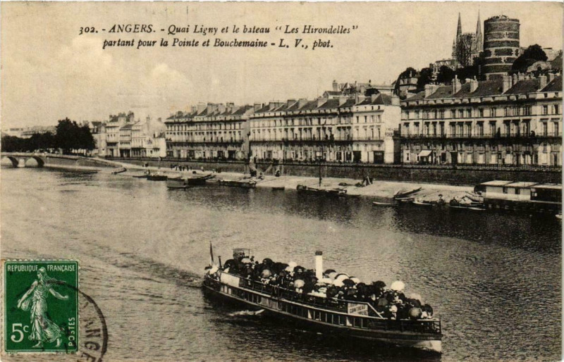 Carte postale ancienne Angers Quai Ligny et le bateau Les Hirondelles Ships