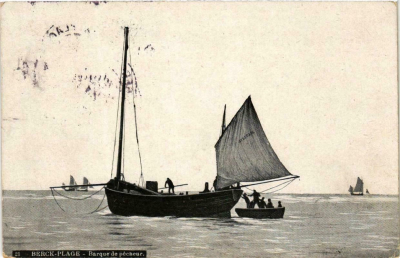 Carte postale ancienne Berck-Plage Barque de pecheur Ships
