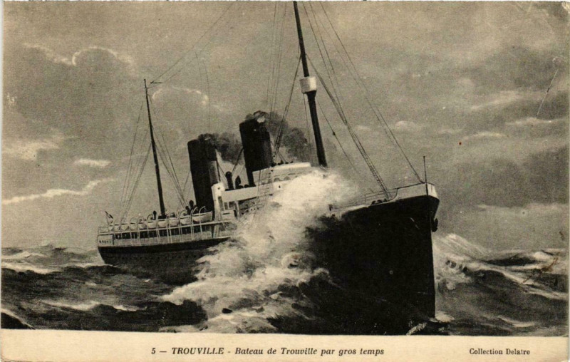 Carte postale ancienne Trouville Bateau de Trouville par gros temps Ships