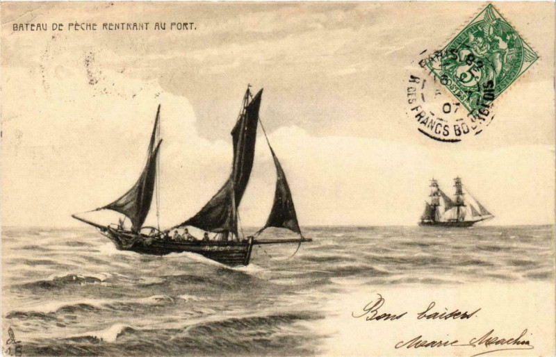 Carte postale ancienne Bateau de Peche Rentrant au Port Ships