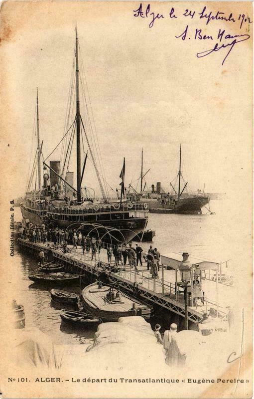 Carte postale ancienne Alger Le depart du Transatlantique Ships