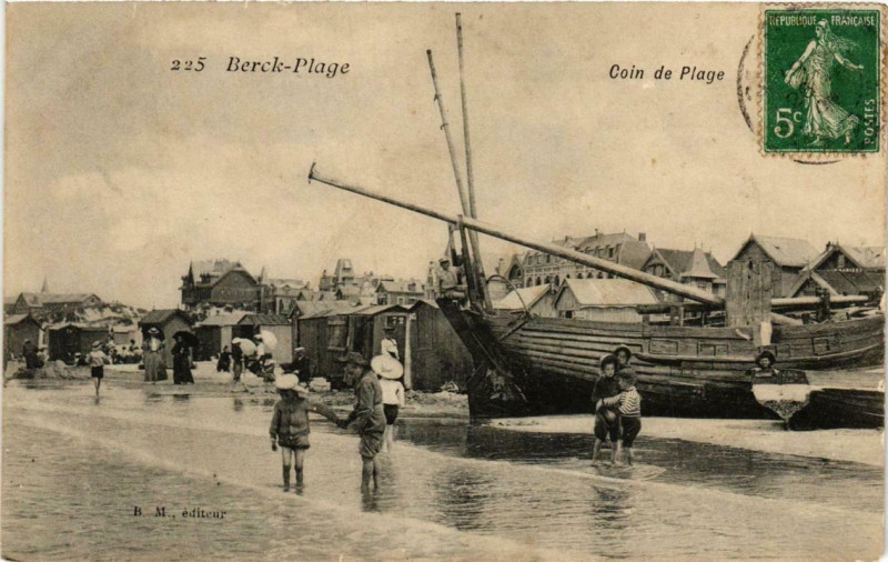 Carte postale ancienne Berck-Plage Coin de Plage Ships