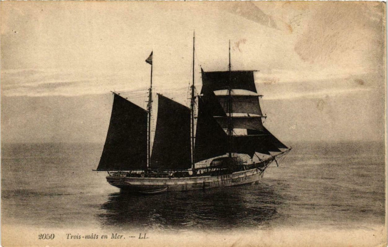 Carte postale ancienne Trois-Mats en Mer Ships
