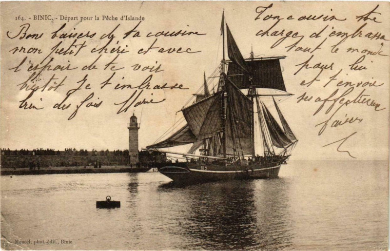 Carte postale ancienne Binic Depart pour la Peche d'Islande Ships