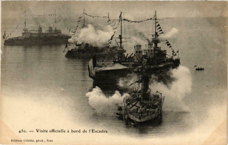 Carte postale ancienne Visite officielle a bord de l'Escadre Ships