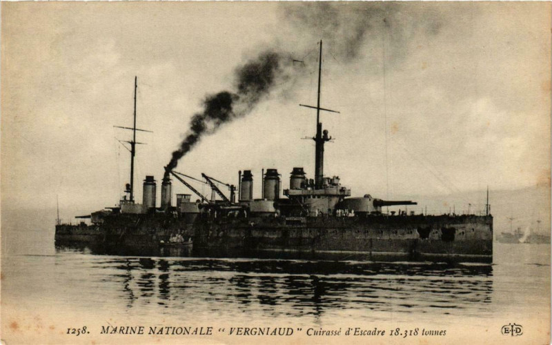 Carte postale ancienne Vergniaud Curiasse d'Escadre 18.318 tonnes Ships