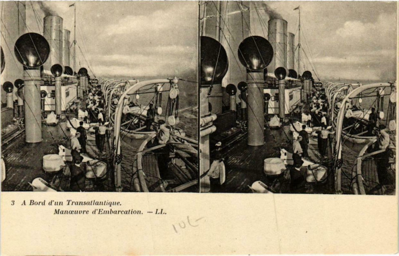 Carte postale ancienne A bord d'un Transatlantique Manoeuvre d'Embarcation Ships
