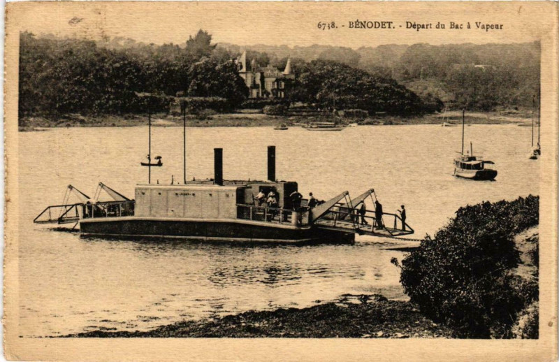 Carte postale ancienne Benodet Dépárt du Bac a Vapeur Ships