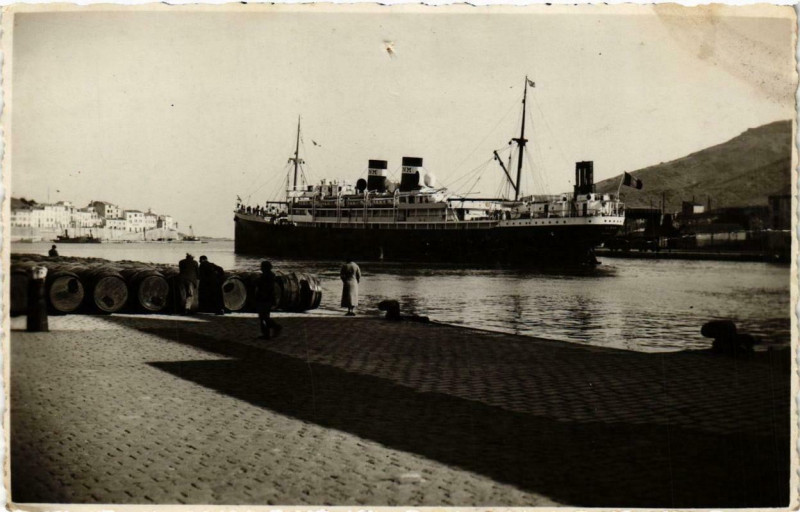 Carte postale ancienne Unidentified ship Ships