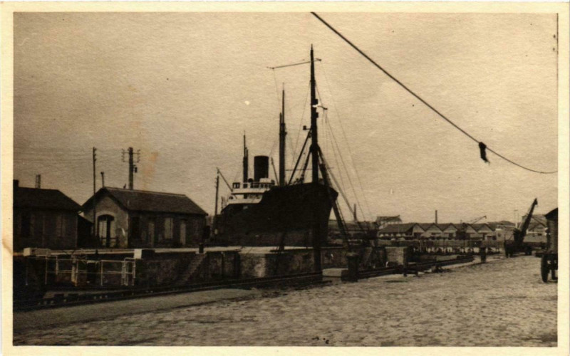 Carte postale ancienne Unidentified Ship La Pallice Ships