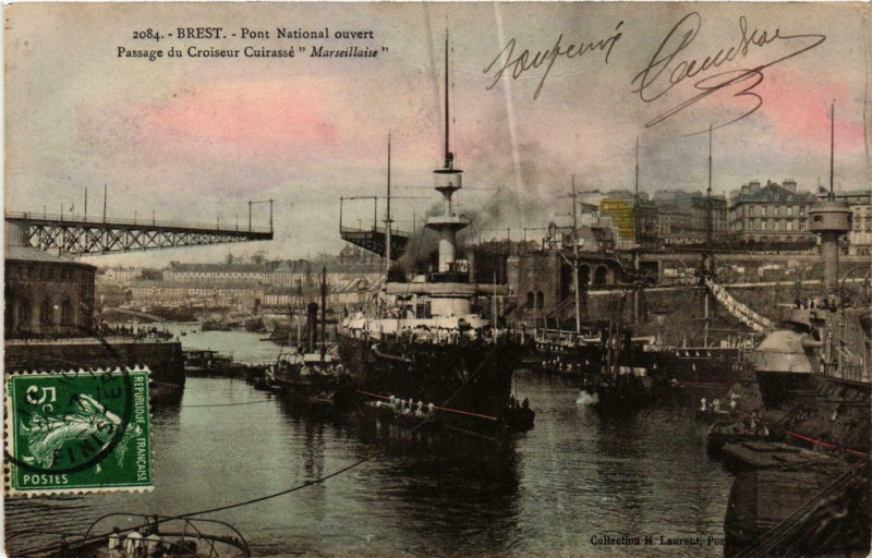 Carte postale ancienne Brest Croiseur-Cuirassé marseillaise Passage Ships