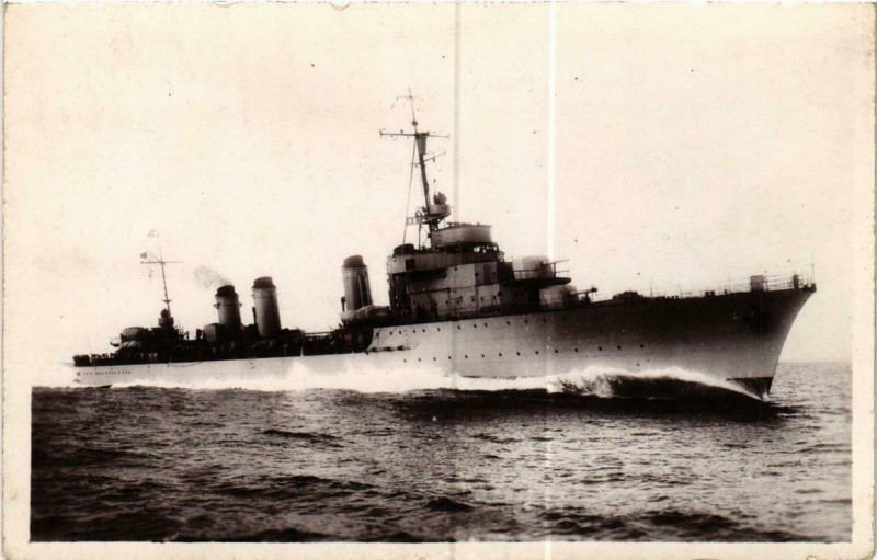 Carte postale ancienne Warship unidetified Ships