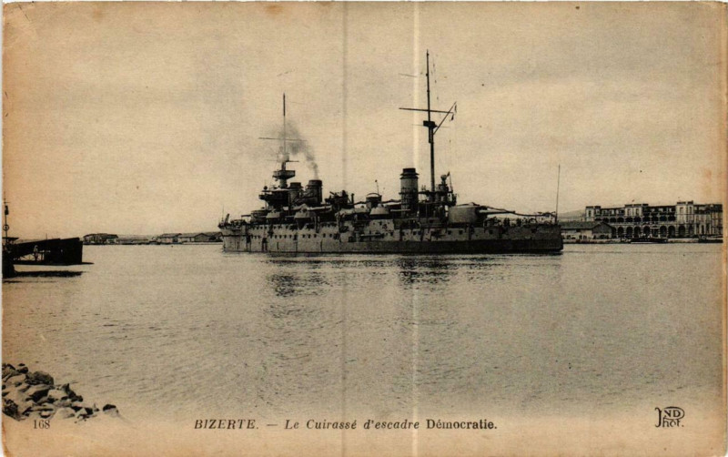 Carte postale ancienne Bizerte Cuirassé d'escadre Democratie Ships