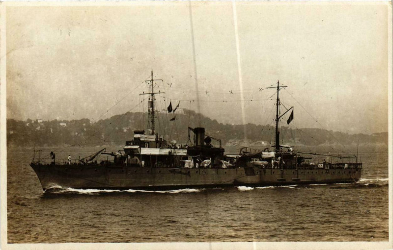 Carte postale ancienne Warship unidetified Ships