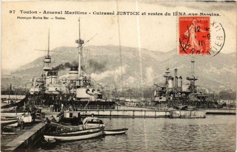 Carte postale ancienne Tulon Cuirassé Justice et restes du Ena Ships