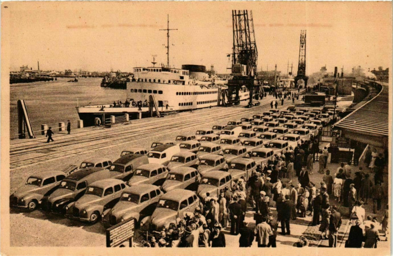 Carte postale ancienne Transport d'Autos - Ostende-Douvres Ships