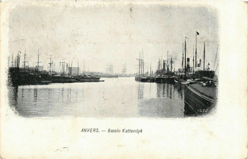 Carte postale ancienne Bassin Kattendyk - Anvers Ships