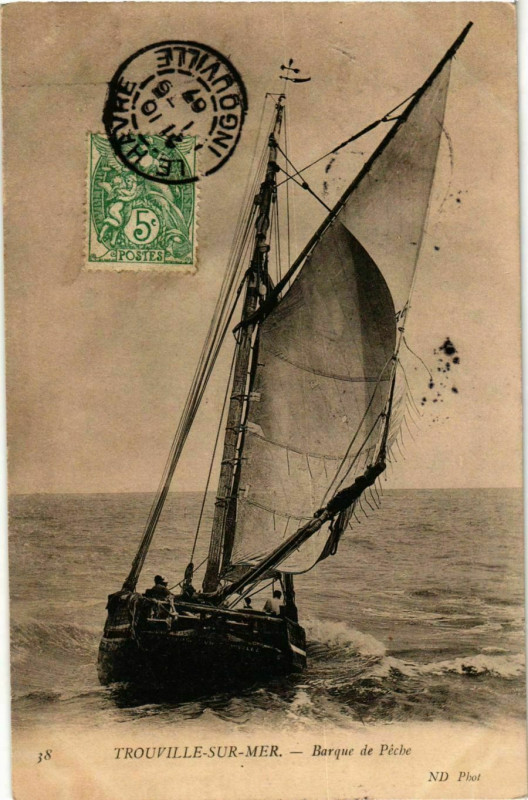 Carte postale ancienne Barque de Peche - Trouville-sur-Mer Ships