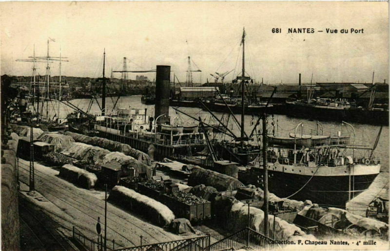 Carte postale ancienne Vue du Port - Nantes Ships
