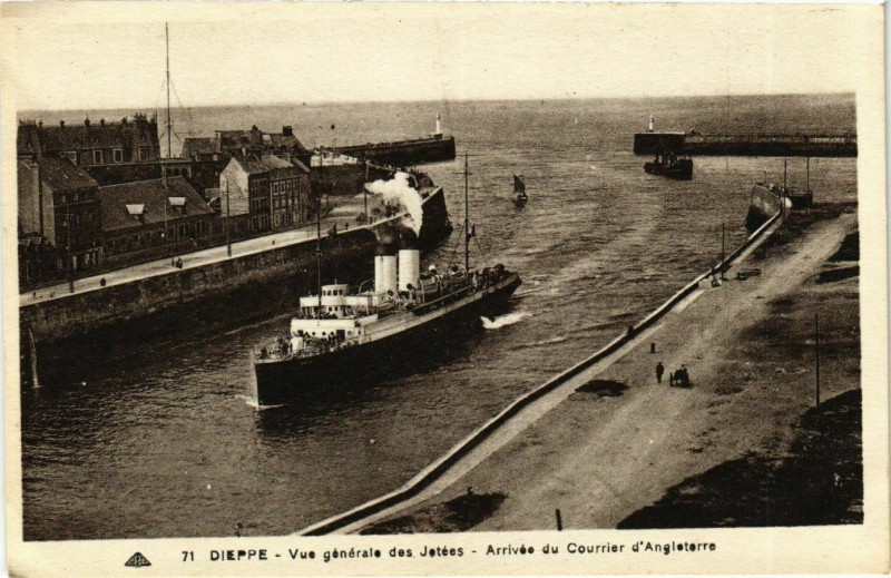 Carte postale ancienne Arrivee du Courrier d'Angleterre - Dieppe Ships