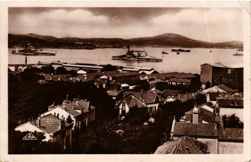 Carte postale ancienne Warships - Toulon - La Rade Ships