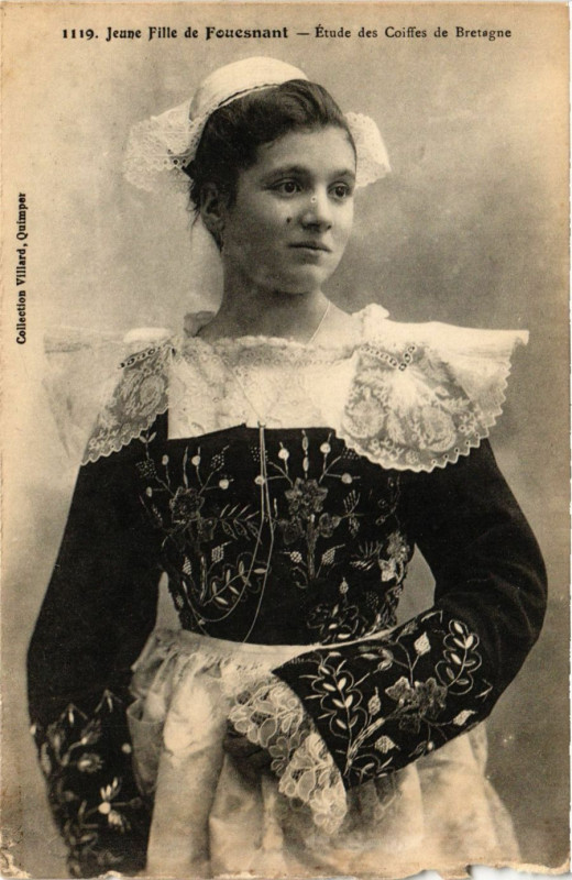 Carte postale ancienne Folklore - Bretagne - Jeune Fille de Fouesnant