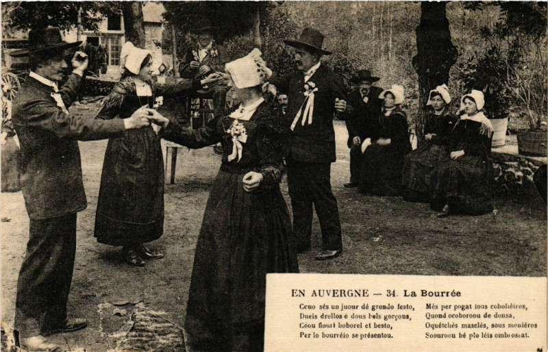 Carte postale ancienne Folklore - Auvergne - La Bourrée