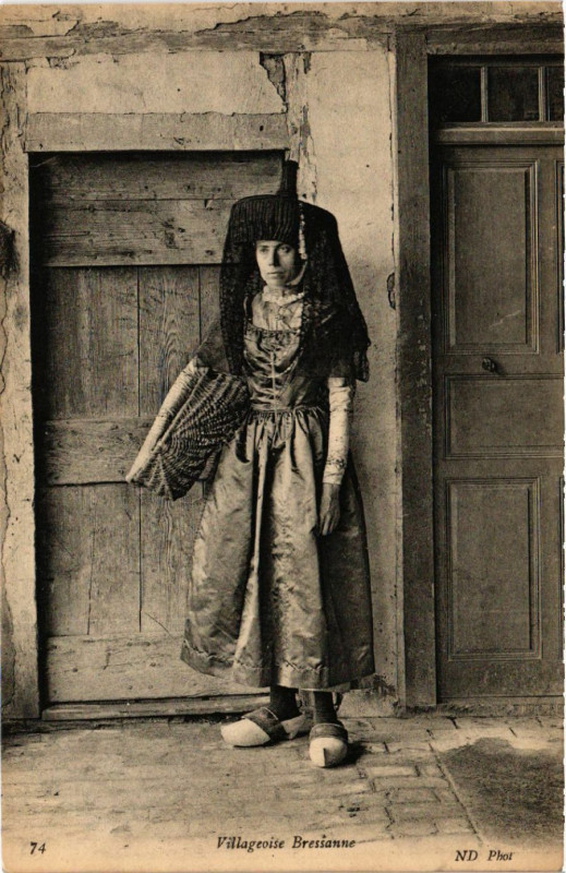 Carte postale ancienne Villageoise Bressanne - Folklore - Types