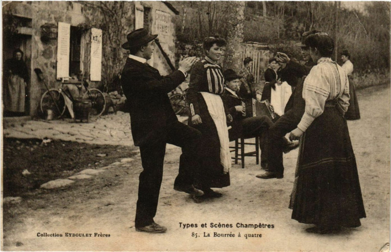 Carte postale ancienne Types et Scenes Champetres - La Bourrée á quatre - Folklore