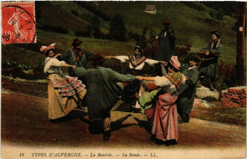 Carte postale ancienne Types d'Auvergne - La Bourrée - La Ronde - Folklore - Types