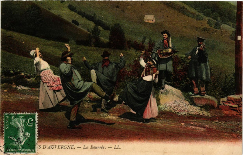 Carte postale ancienne Types d'Auvergne - La Bourrée - Folklore - Types